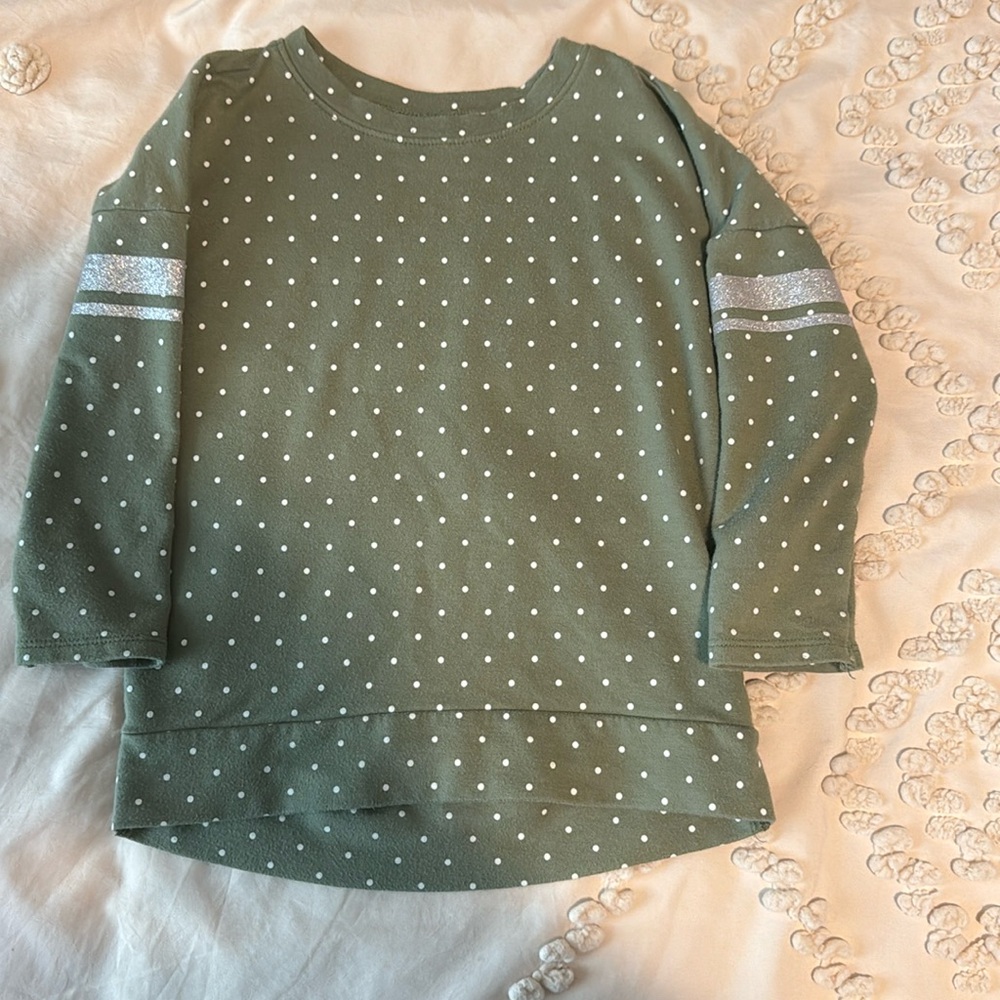 Old Navy girls 3T polka dot top.‎ Long sleeve.